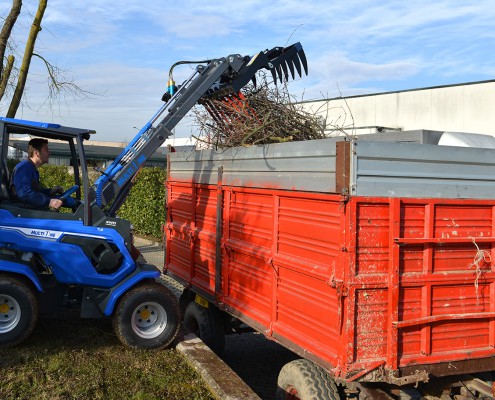 Heavy duty silage fork for mini loaders MultiOne 03