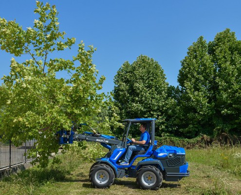 MultiOne mini loader 10 series with tree shear