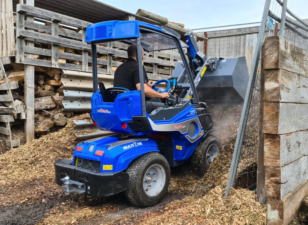 MultiOne mini loader 2 series with bucket, rear view