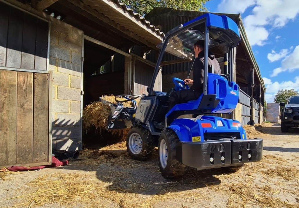 MultiOne mini loader 2 series with grapple moving hay