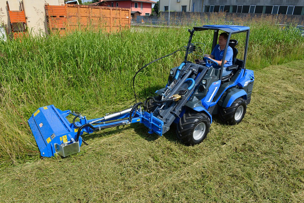 MultiOne mini loader 6 series with flail mower whit side shift 1