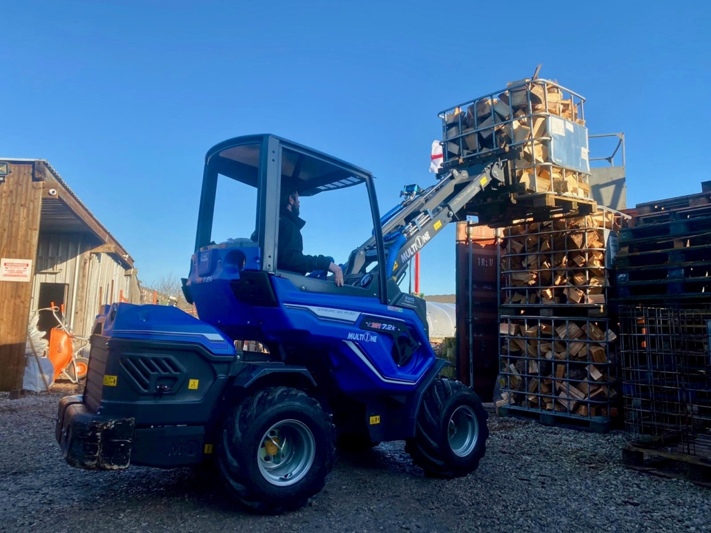 MultiOne mini loader 7.2k with pallet fork 02