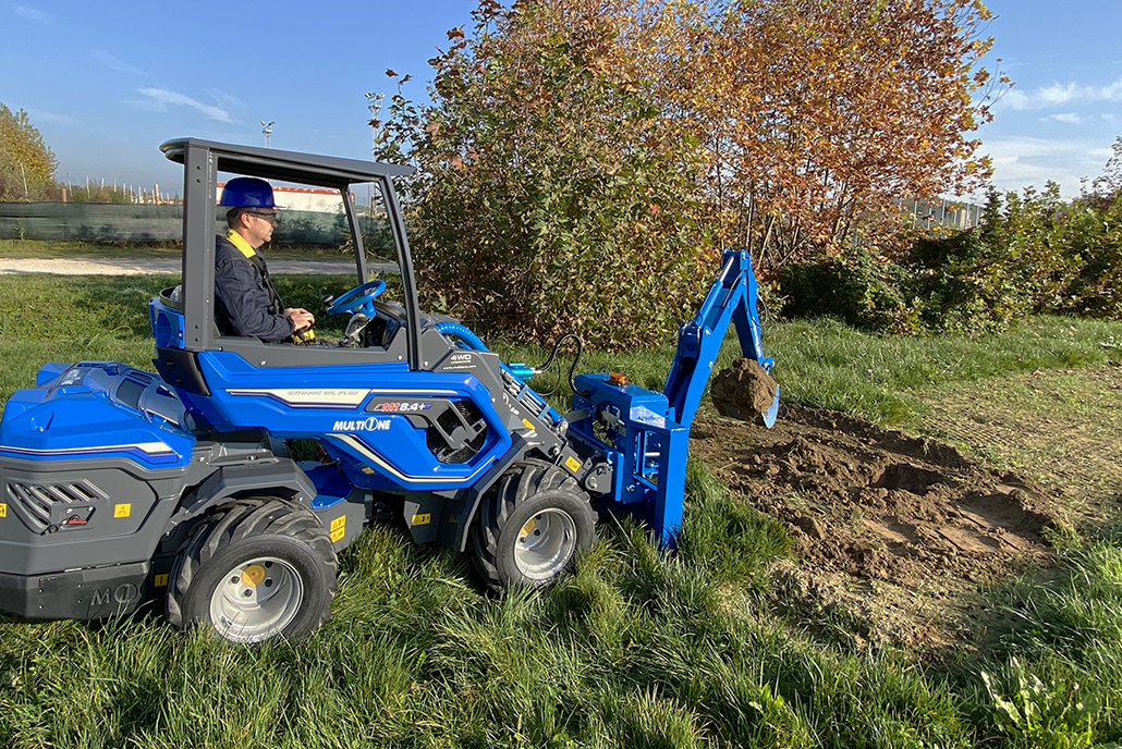 Radio controlled backhoe 02
