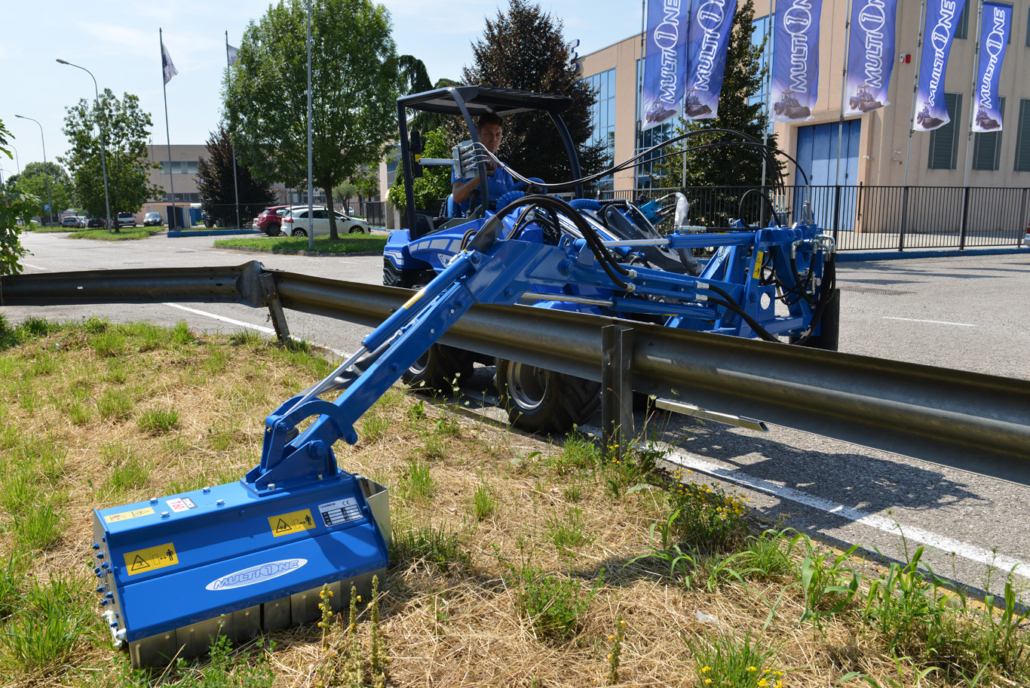 Side boom with flail mower DZ1