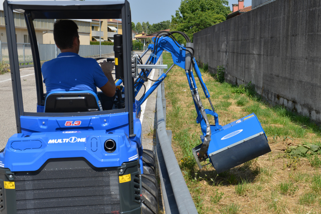 Side boom with flail mower DZ1