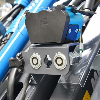 Aux hydraulic outlets